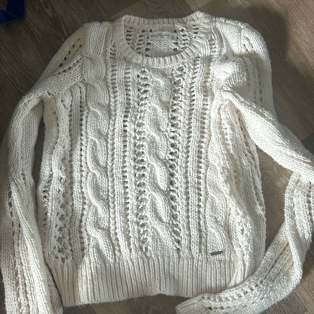Abercrombie & Fitch white sweater